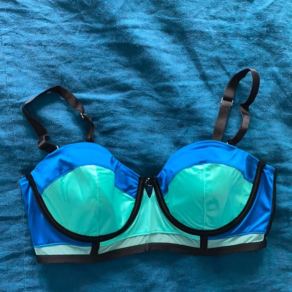 Very Sexy Strapless Bra (36D) - Picture 2 of 4